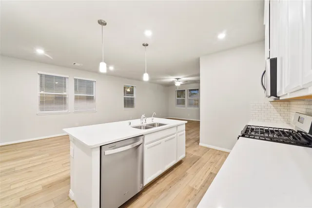 $2,400 | 18516 Amber Pine Court, Montgomery, TX 77316