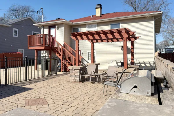 $539,000 | 2808 Dove Street, Rolling Meadows, IL 60008