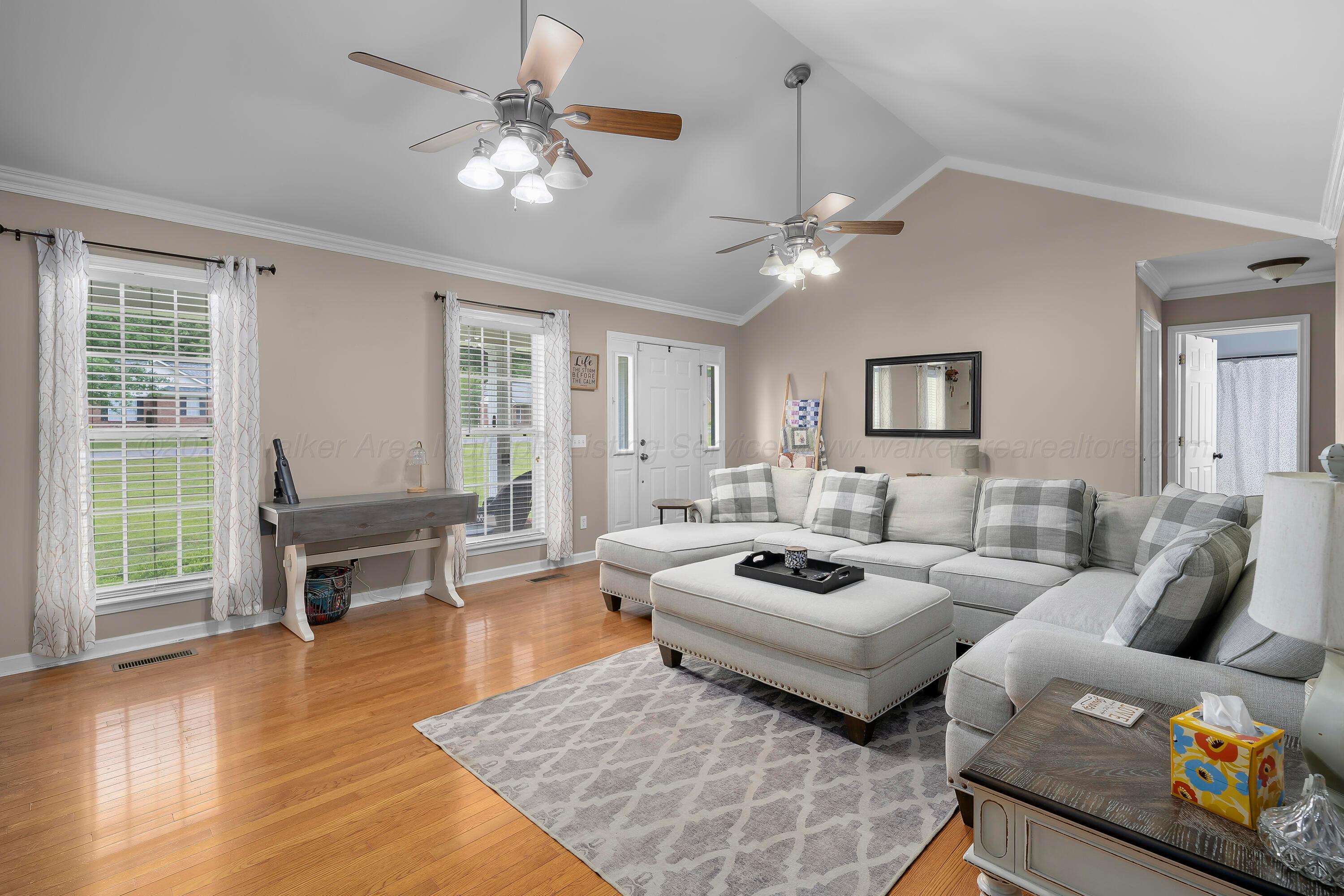 3901 Fox Run Jasper, AL 35504 - Photo 2 of 33 Living Area