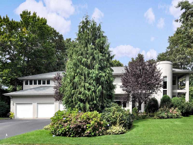 77 Basil Crossing Cranston, RI 02921 - Photo 20 of 25 Exterior Front.