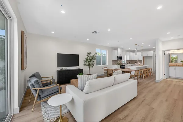 $1,239,000 | 15540 Colorado Avenue, Paramount, CA 90723
