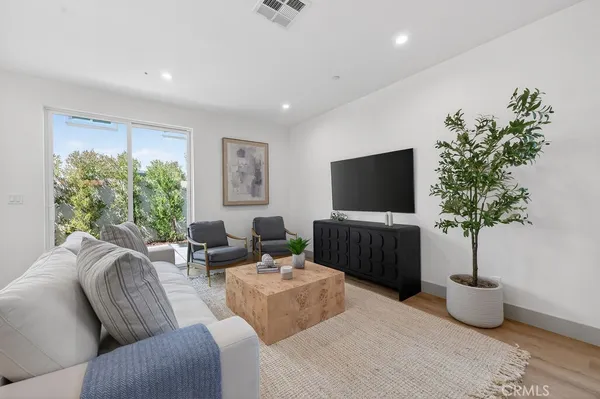 $1,239,000 | 15540 Colorado Avenue, Paramount, CA 90723
