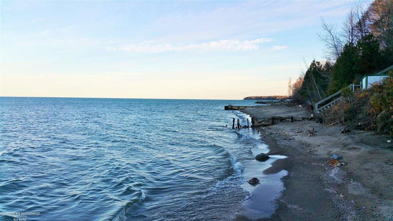 2245 Lakeshore Road Applegate, MI 48401 - Photo 32 of 40 31236130-31.JPG