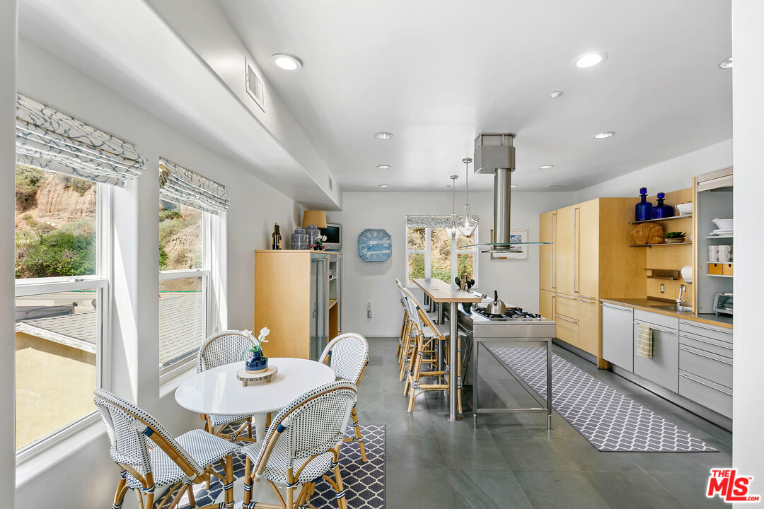 1341 Palisades Beach Road Santa Monica, CA 90401 - Photo 27 of 68