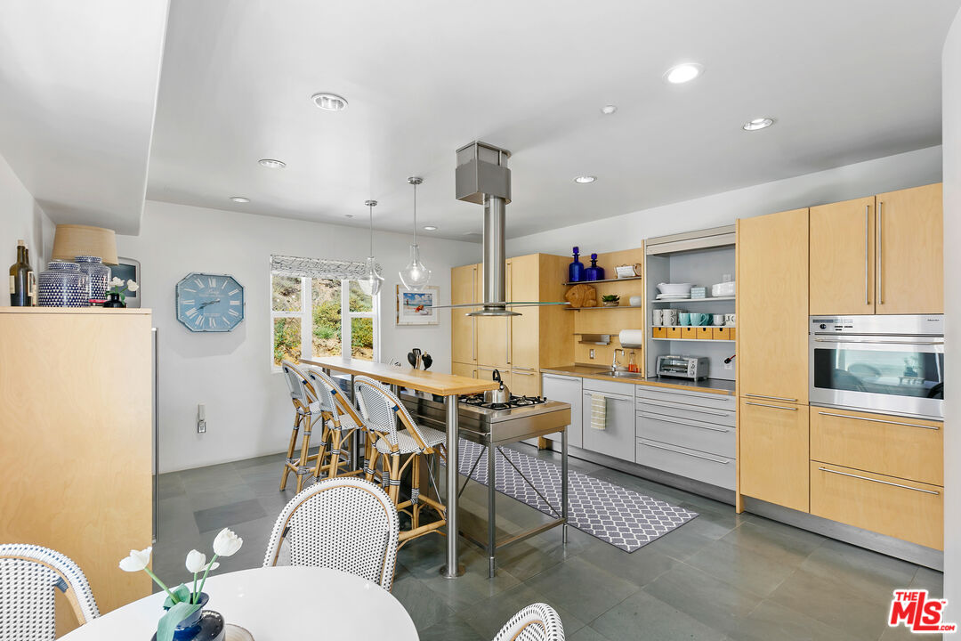 1341 Palisades Beach Road Santa Monica, CA 90401 - Photo 28 of 68