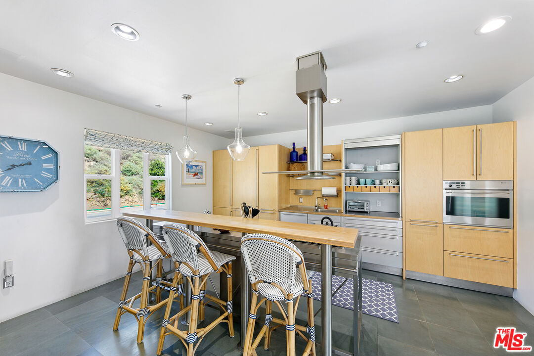 1341 Palisades Beach Road Santa Monica, CA 90401 - Photo 29 of 68