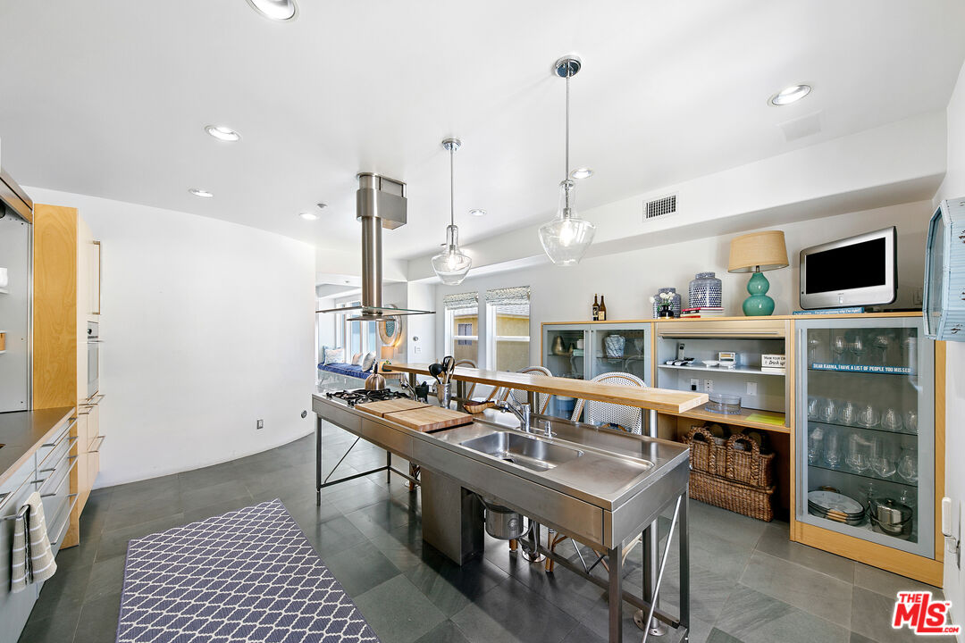 1341 Palisades Beach Road Santa Monica, CA 90401 - Photo 32 of 68