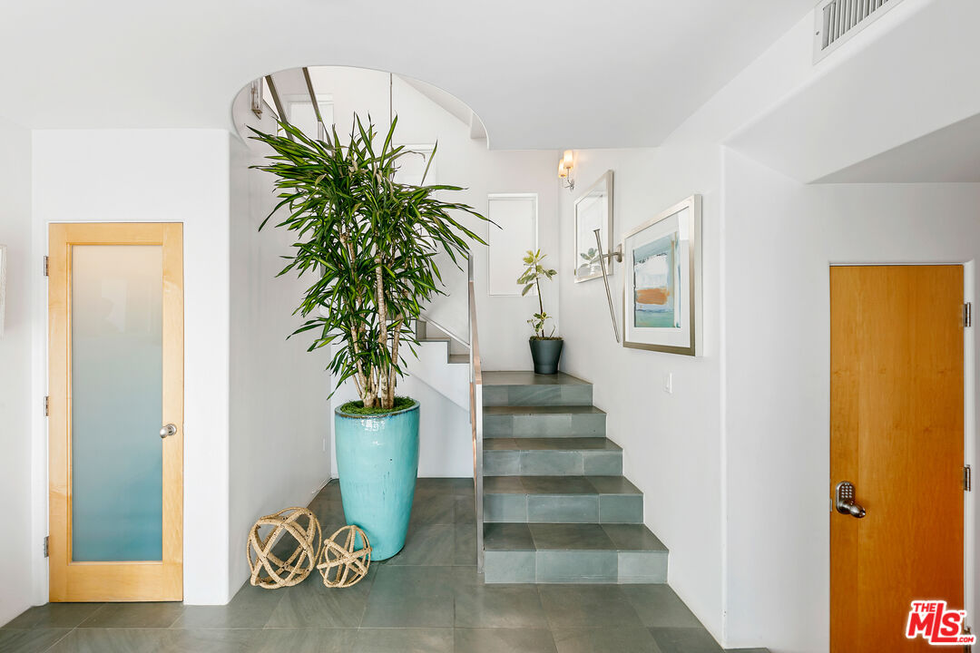 1341 Palisades Beach Road Santa Monica, CA 90401 - Photo 4 of 68