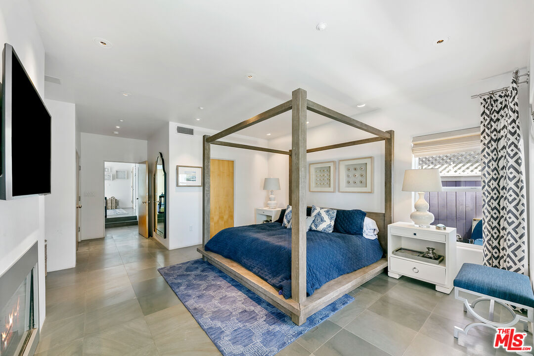 1341 Palisades Beach Road Santa Monica, CA 90401 - Photo 7 of 68