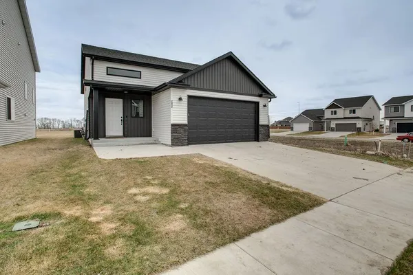 $330,000 | 7052 Benji Lane, Horace, ND 58047
