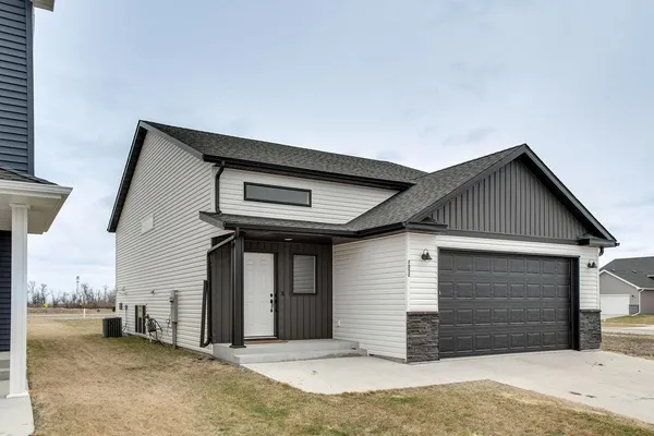 $330,000 | 7052 Benji Lane, Horace, ND 58047