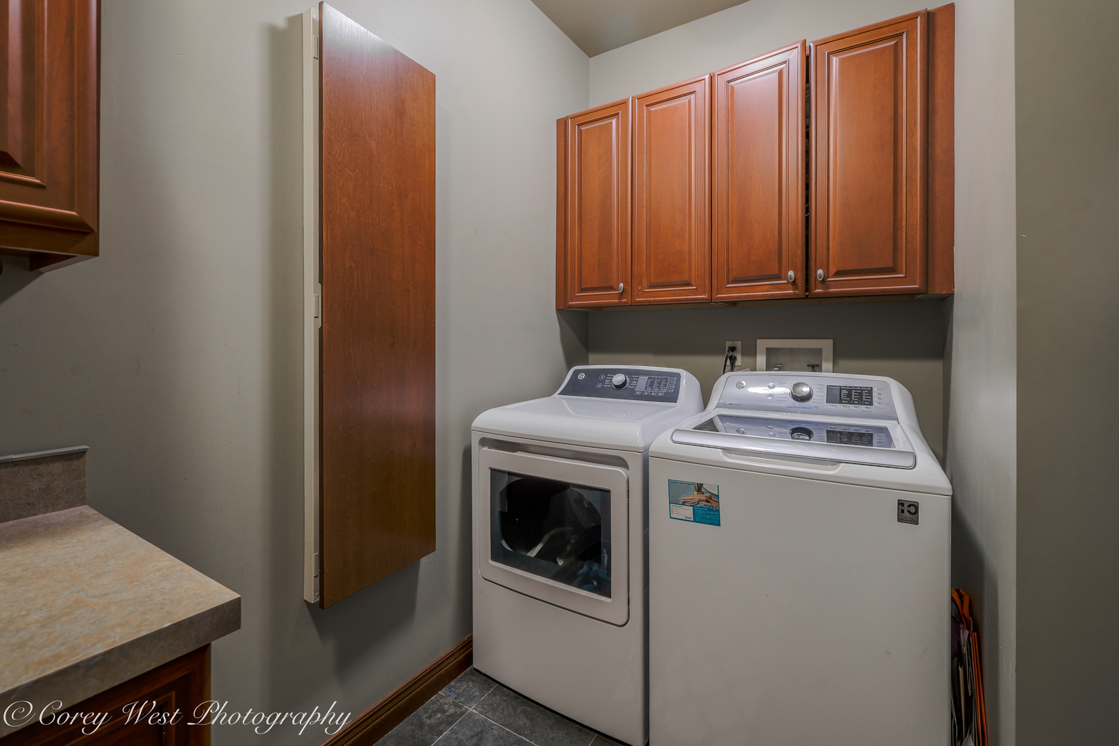 N004 Alexander Drive Geneva, IL 60134 - Photo 27 of 75 a utility room with dryer and washer