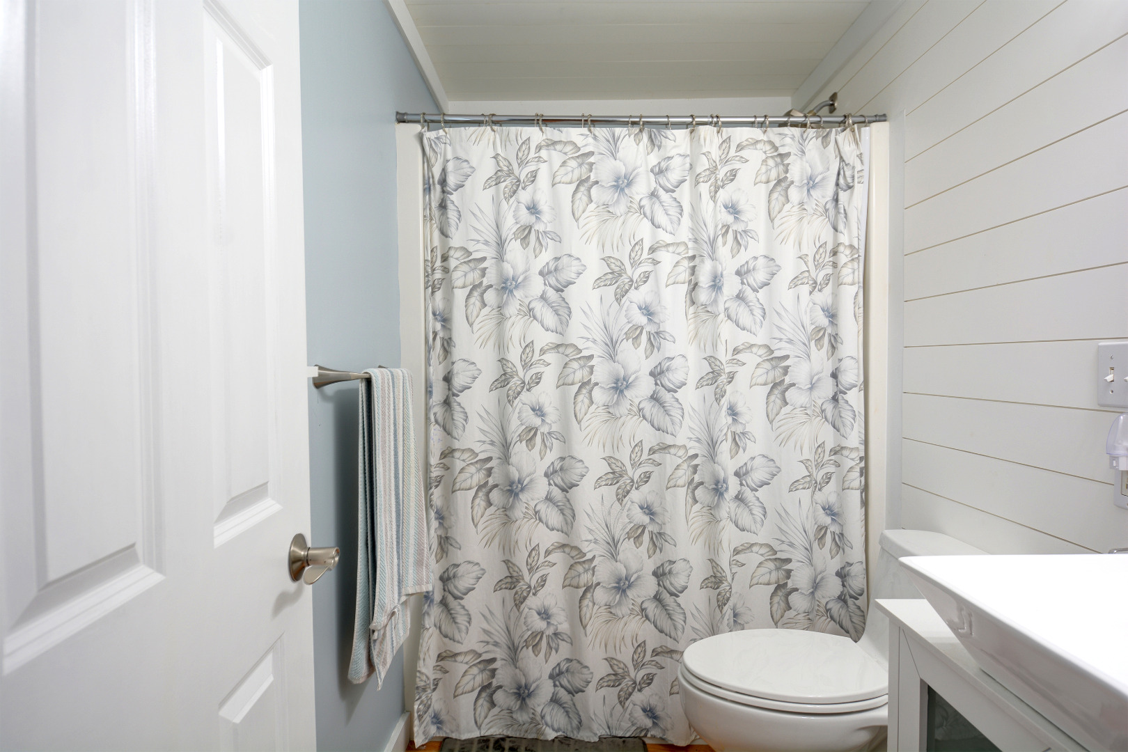 35 Mariners Way Edgartown, MA 02539 - Photo 22 of 32 a bathroom with a toilet and a shower curtain