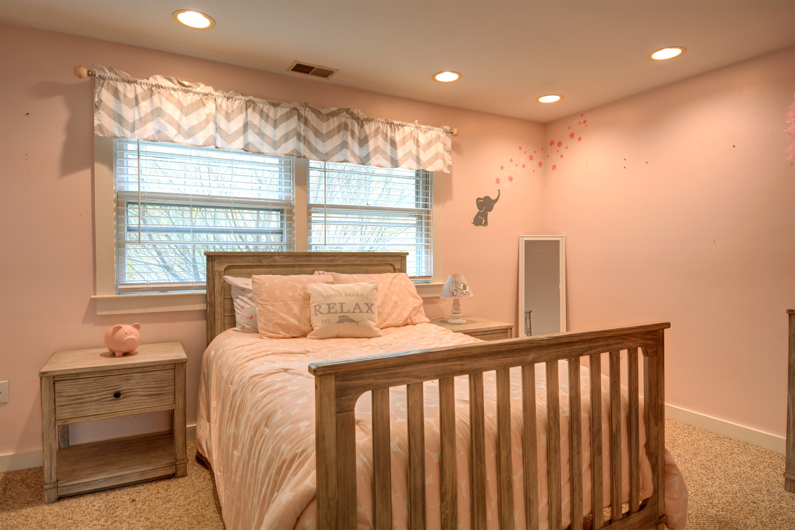 35 Mariners Way Edgartown, MA 02539 - Photo 23 of 32 a bedroom with a bed and a window