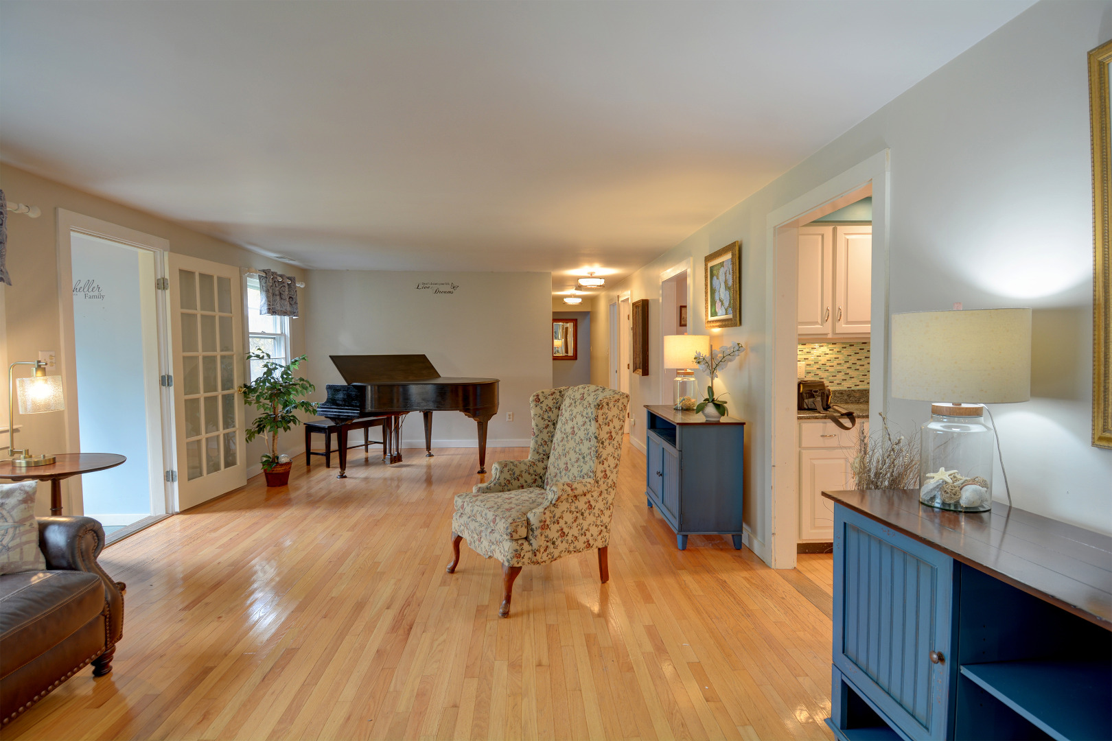 35 Mariners Way Edgartown, MA 02539 - Photo 8 of 32 a living room with furniture and a wooden floor