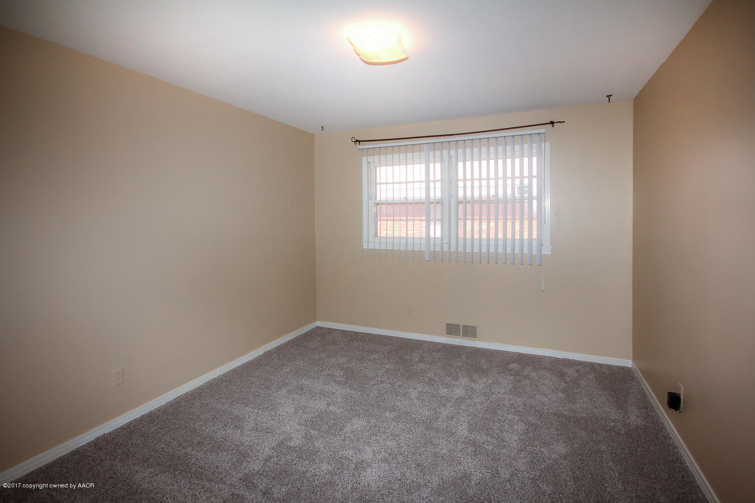 6114 Jameson Road Amarillo, TX 79106 - Photo 19 of 28 3rd Bedroom