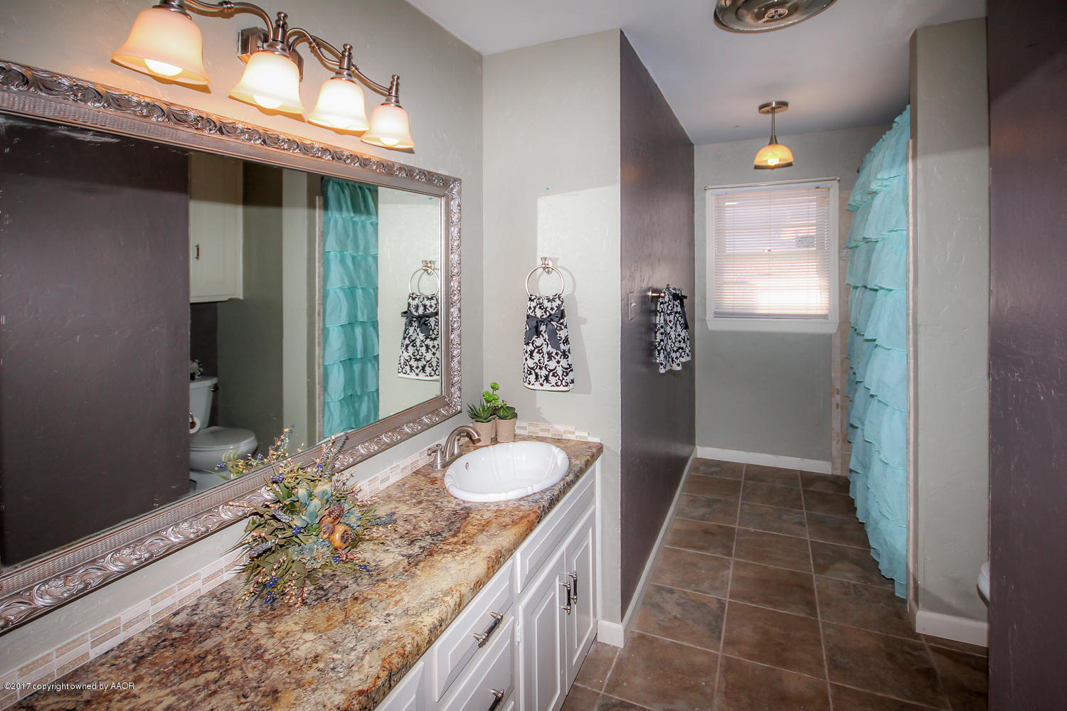 6114 Jameson Road Amarillo, TX 79106 - Photo 21 of 28 Bathroom