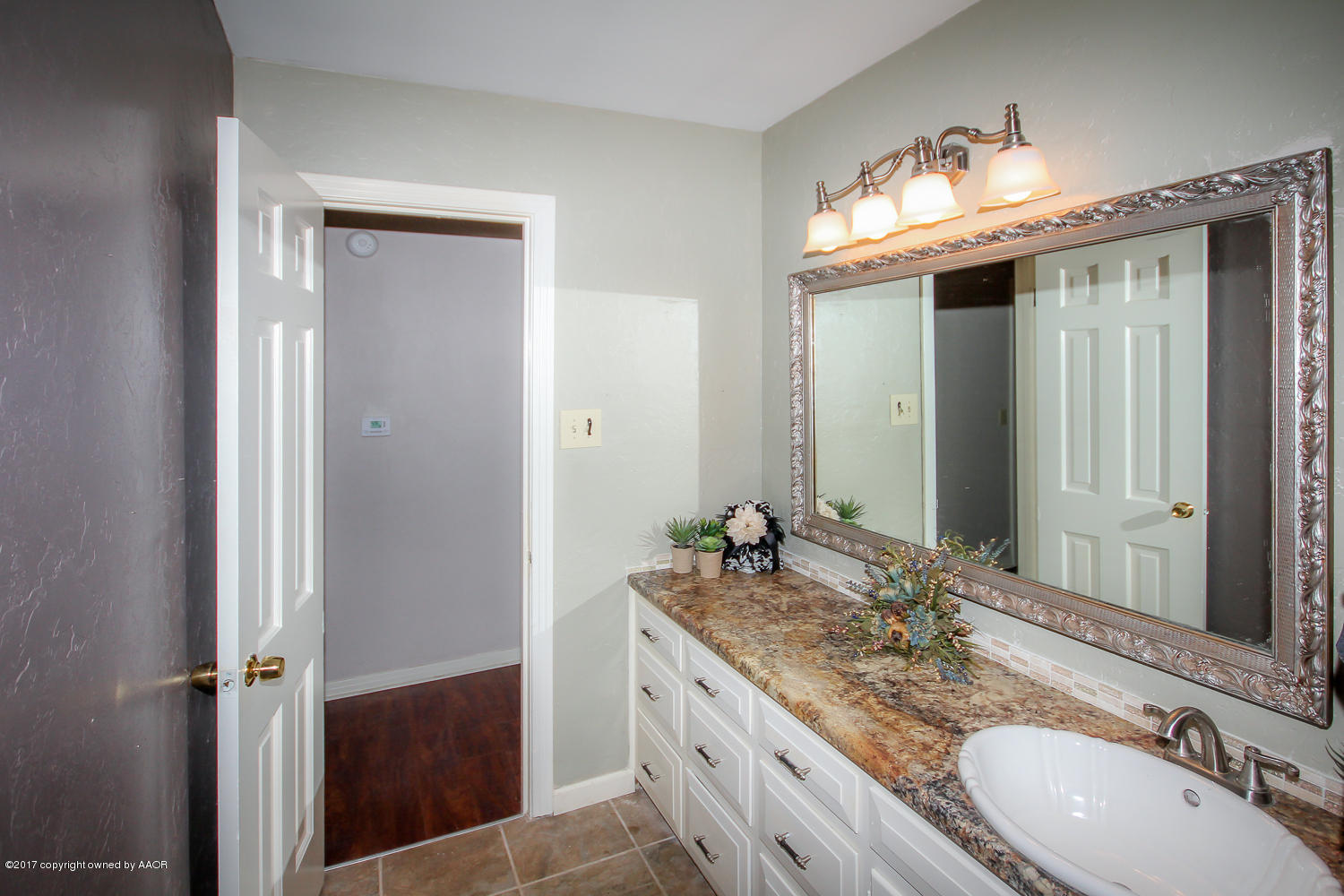 6114 Jameson Road Amarillo, TX 79106 - Photo 22 of 28 Bathroom