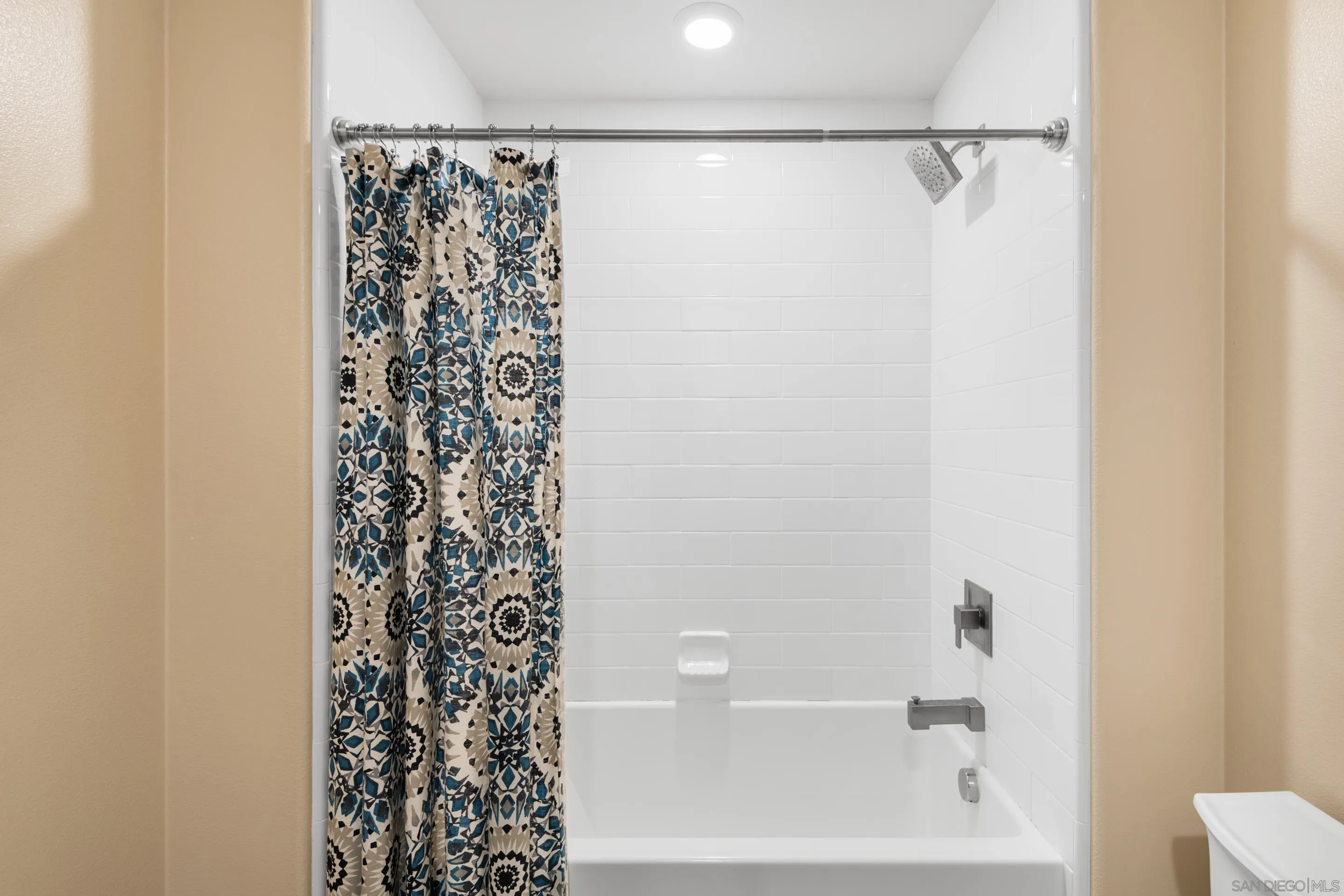 2406 Torrey Pines Road, Unit 152 La Jolla, CA 92037 - Photo 23 of 34 Bathroom