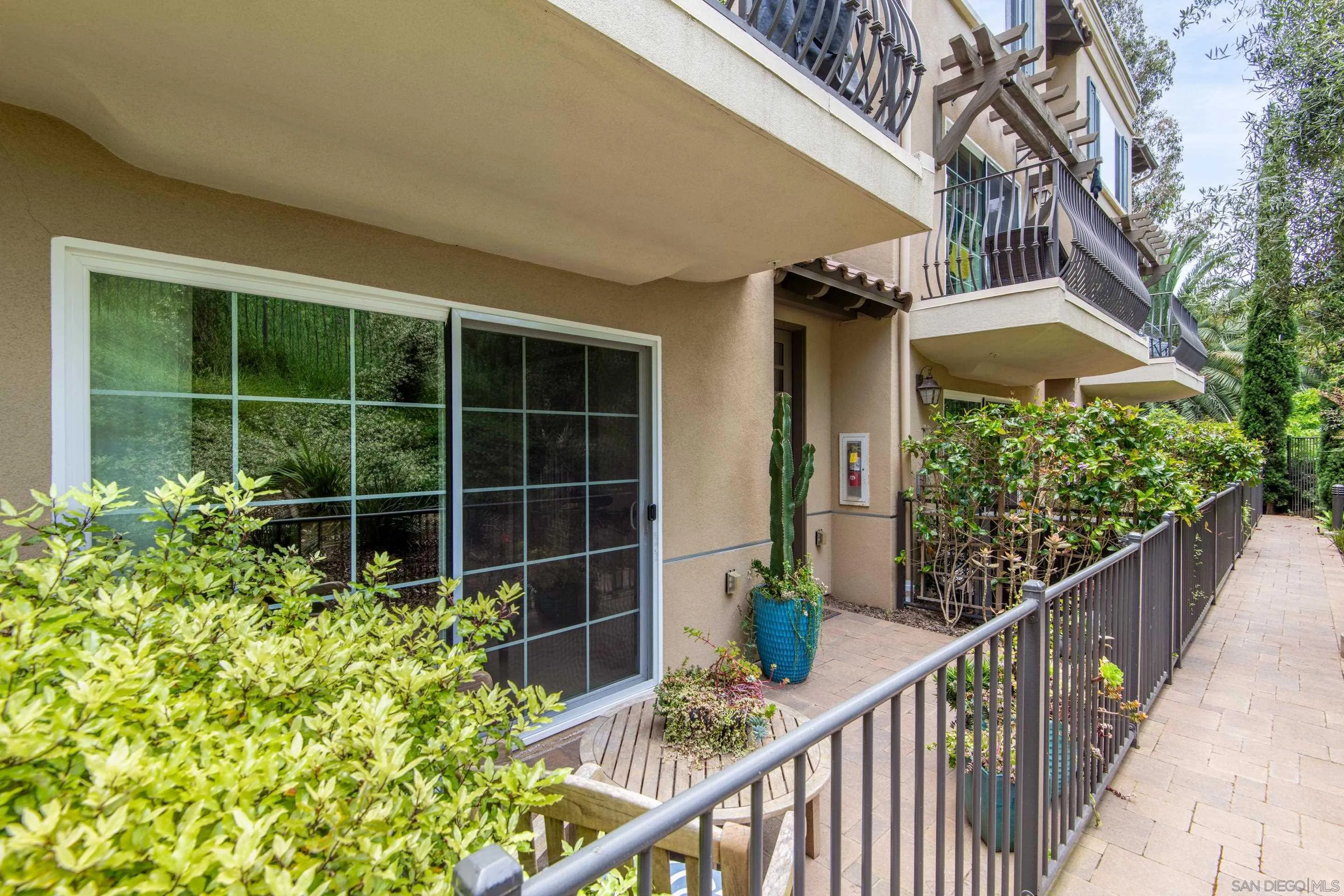 2406 Torrey Pines Road, Unit 152 La Jolla, CA 92037 - Photo 27 of 34 Exterior Front
