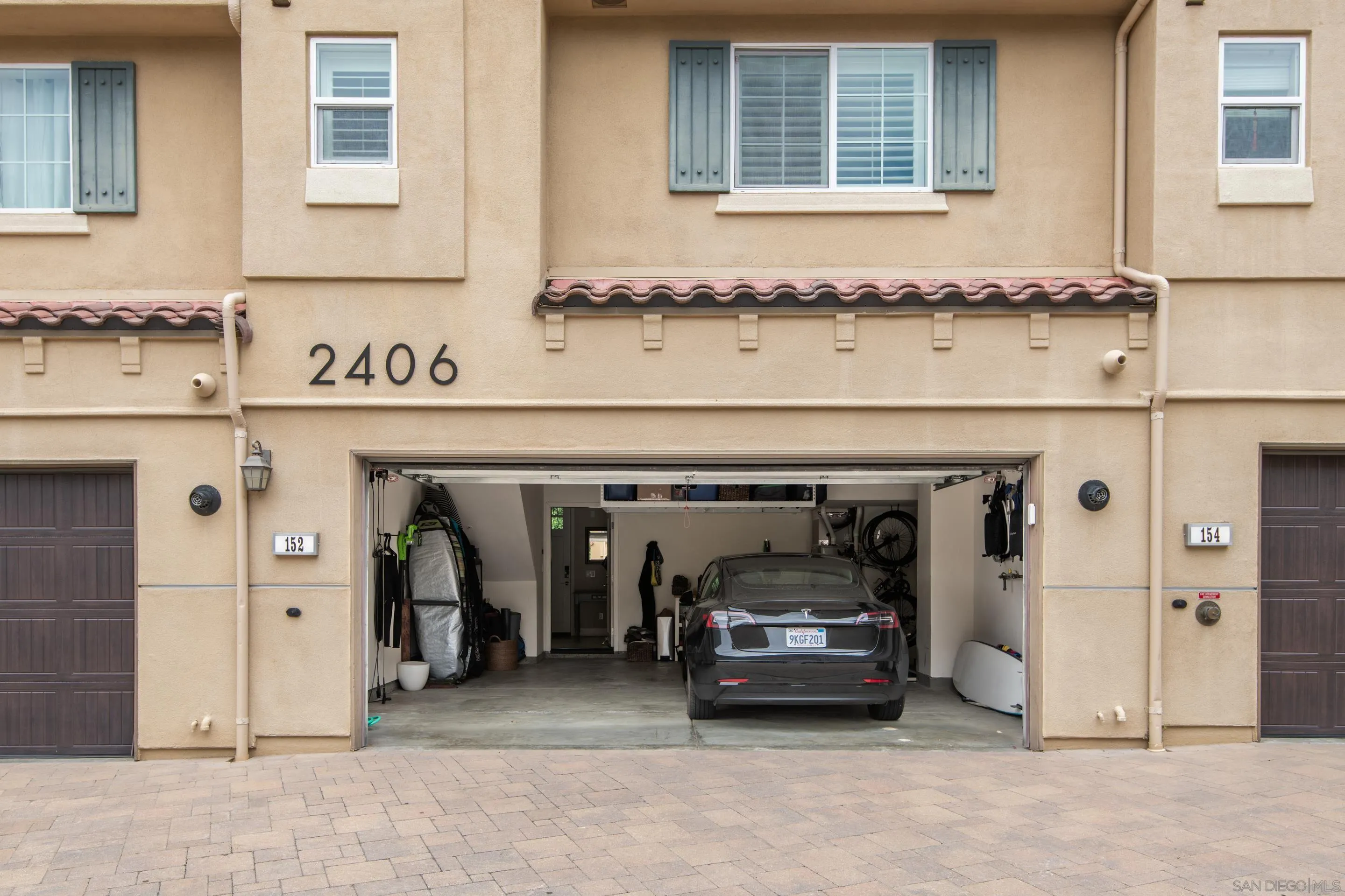 2406 Torrey Pines Road, Unit 152 La Jolla, CA 92037 - Photo 30 of 34 Garage