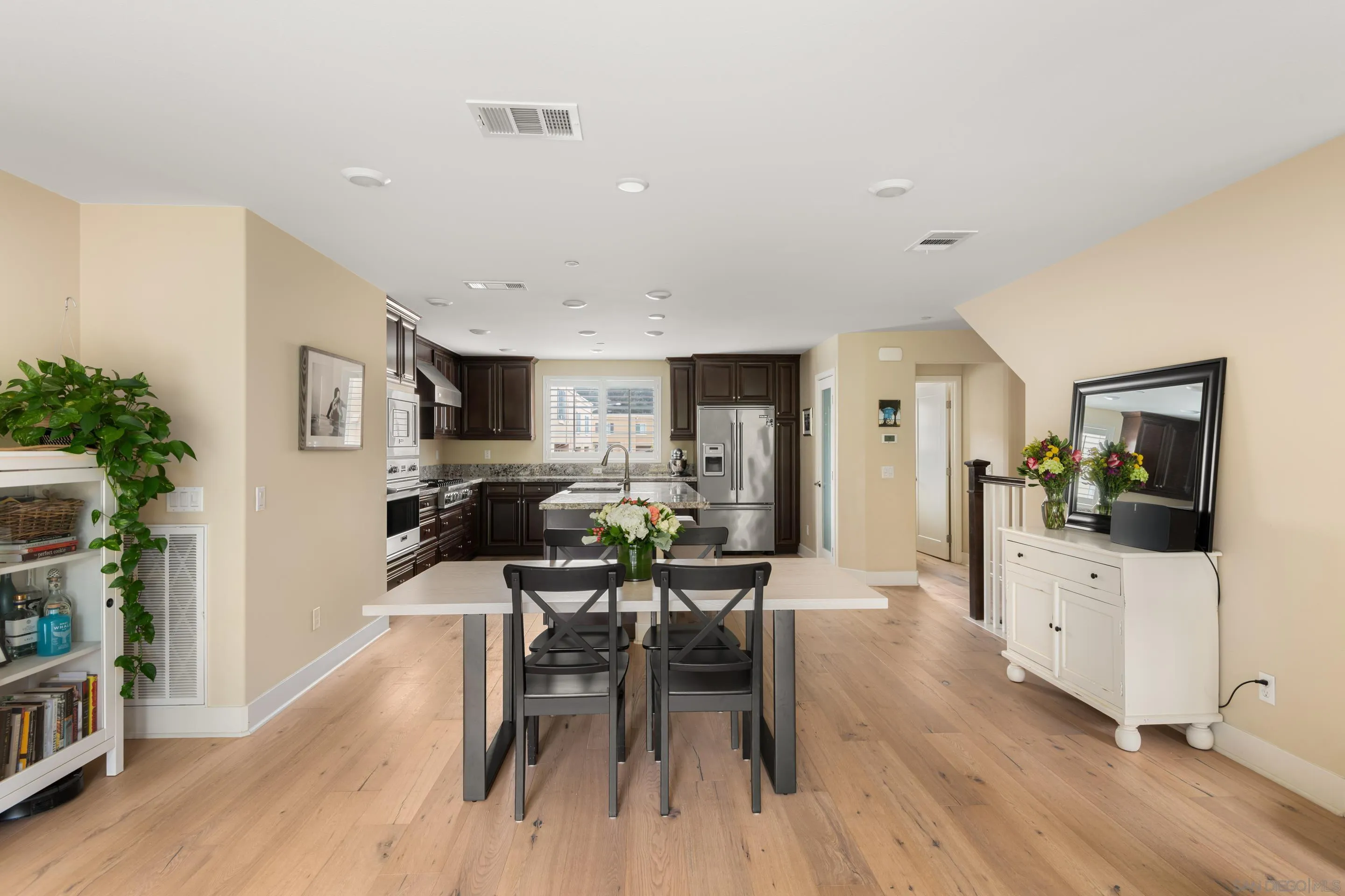 2406 Torrey Pines Road, Unit 152 La Jolla, CA 92037 - Photo 8 of 34 Dining Area