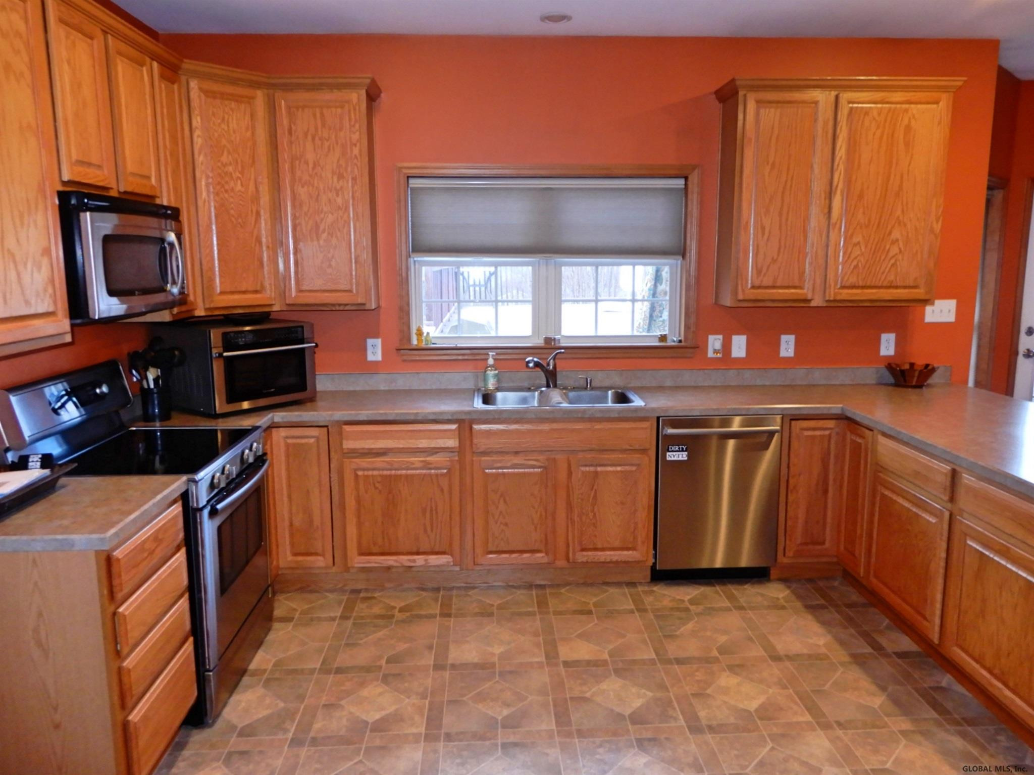 19 Tague Road Troy, NY 12182 - Photo 6 of 28 Photo 6