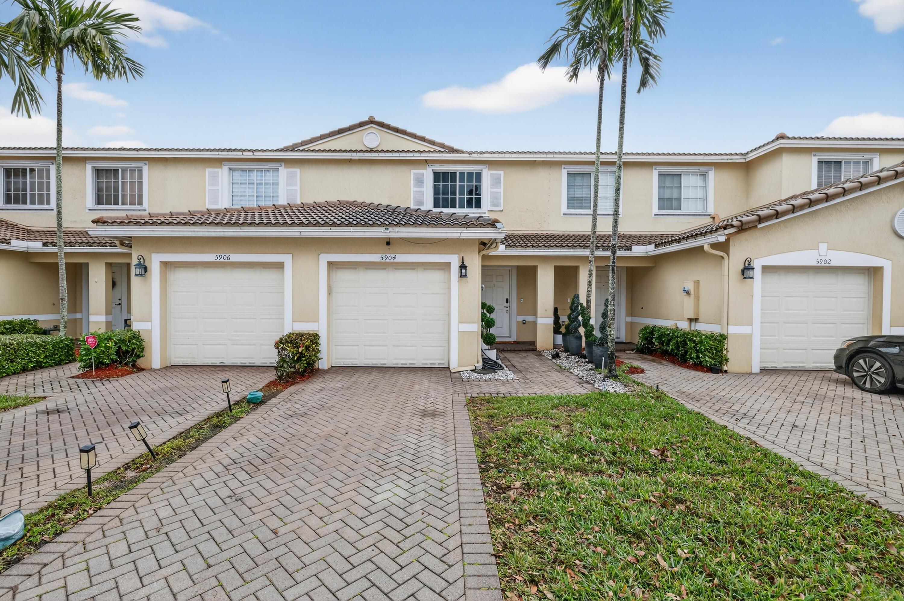 5904 Abbey Road Tamarac, FL 33321 - Photo 2 of 29 1-print-8I8A7180