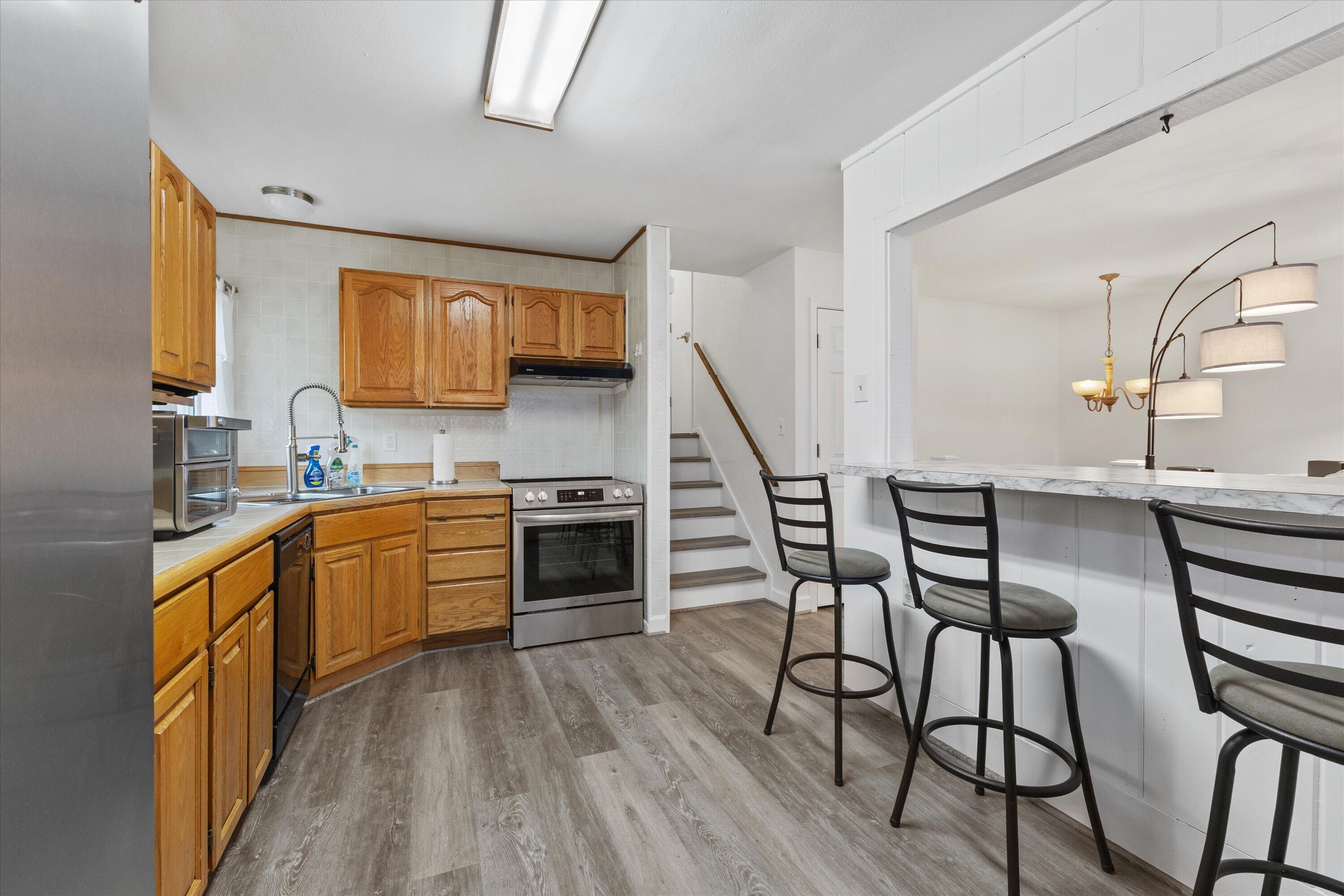 115 Conrad Court Mukwonago, WI 53149 - Photo 7 of 29 Kitchen