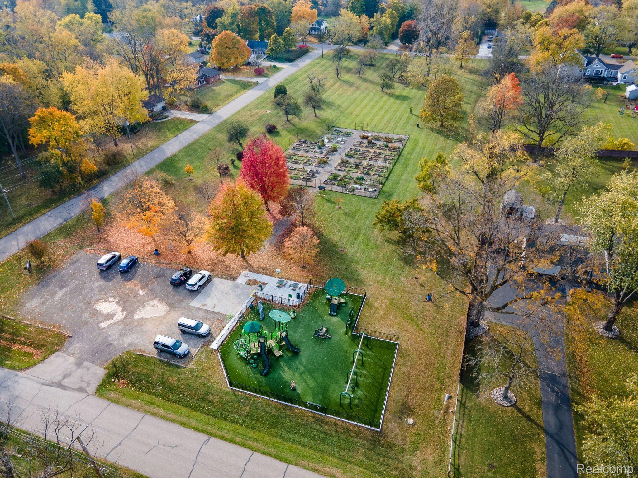2626 Hickory Lawn Road Rochester, MI 48307 - Photo 43 of 44 Gallery Image 43