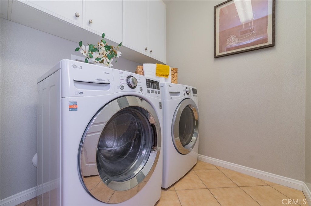 54 Shadowplay Irvine, CA 92620 - Photo 18 of 35 a utility room with dryer and washer