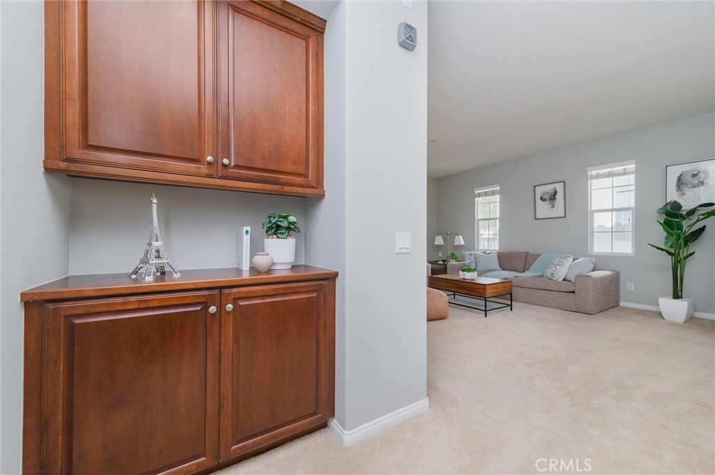 54 Shadowplay Irvine, CA 92620 - Photo 21 of 35 a living room with furniture and a potted plant