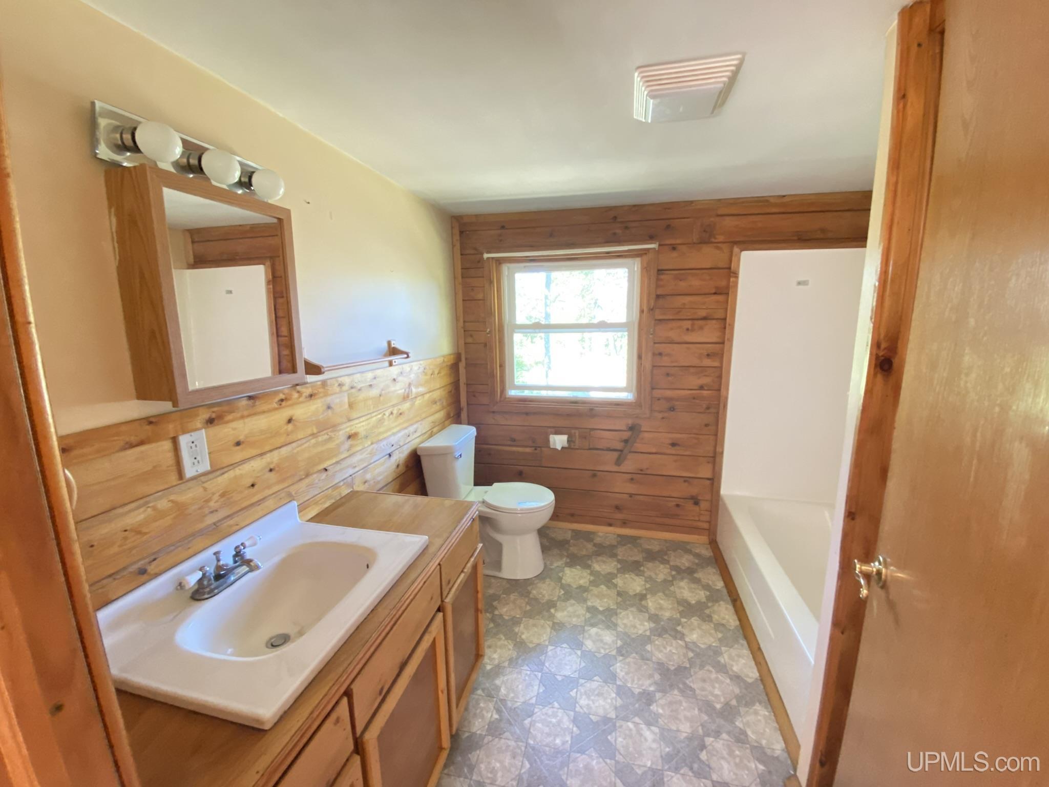 3102 North Gulliver Lake Road Gulliver, MI 49840 - Photo 13 of 39