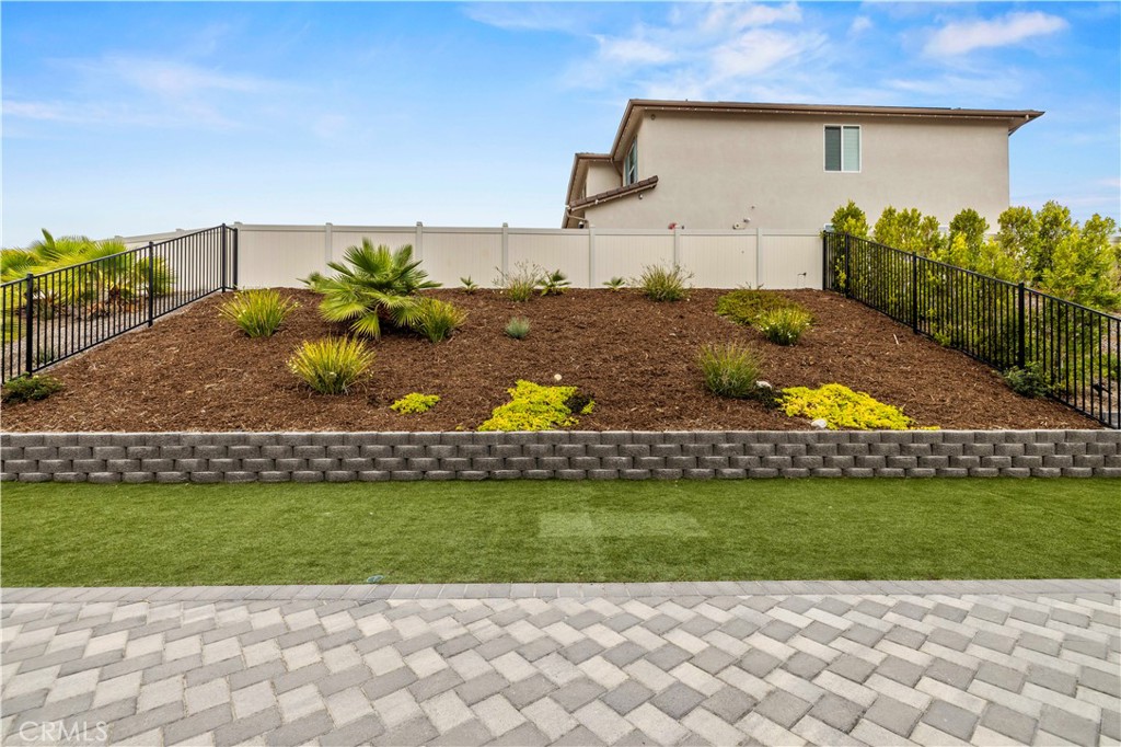 18135 Tableau Way Saugus, CA 91350 - Photo 40 of 43