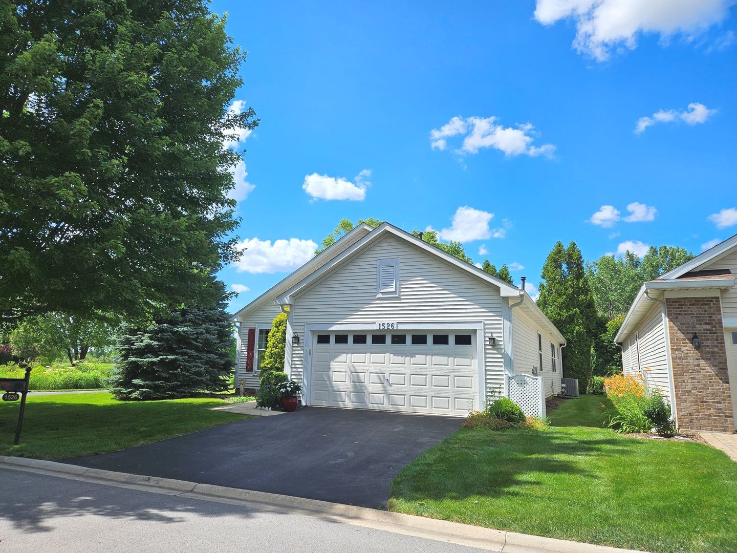 1526 Benzie Circle Romeoville, IL 60446 - Photo 2 of 31