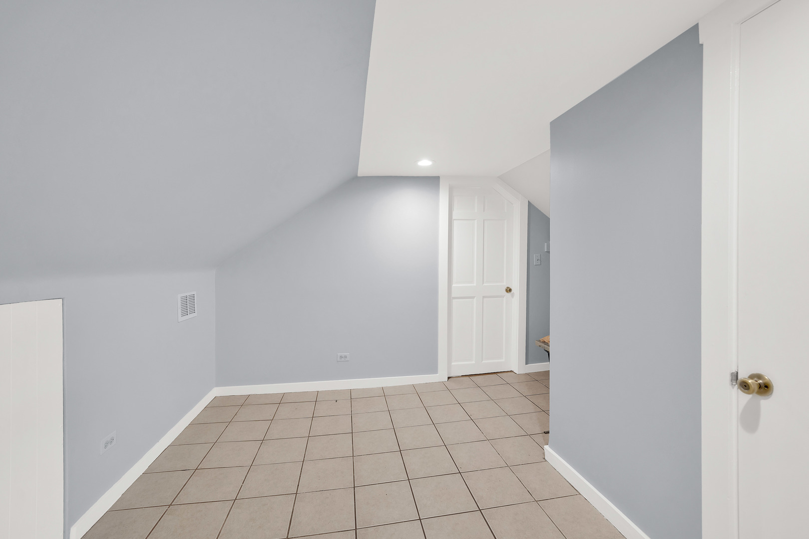 3826 South Honore Street Chicago, IL 60609 - Photo 13 of 19 a view of an empty room