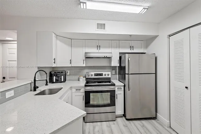 $300,000 | 1200 Scotia Drive, Unit 203, Hypoluxo, FL 33462