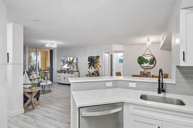 $300,000 | 1200 Scotia Drive, Unit 203, Hypoluxo, FL 33462