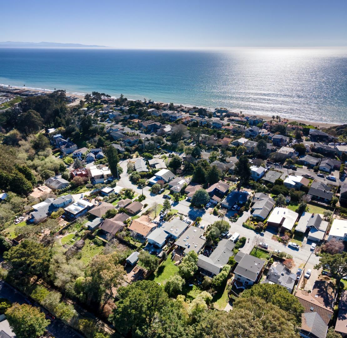 621 Townsend Drive Aptos, CA 95003 - Photo 40 of 43 an aerial view of multiple house