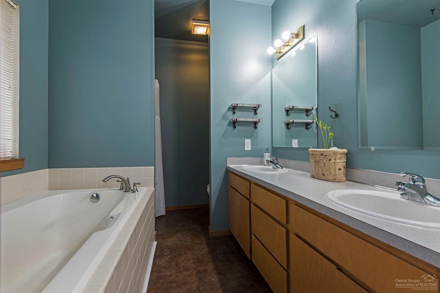 1844 Southwest Forest Ridge Avenue Bend, OR 97702 - Photo 11 of 20 Additional Photo