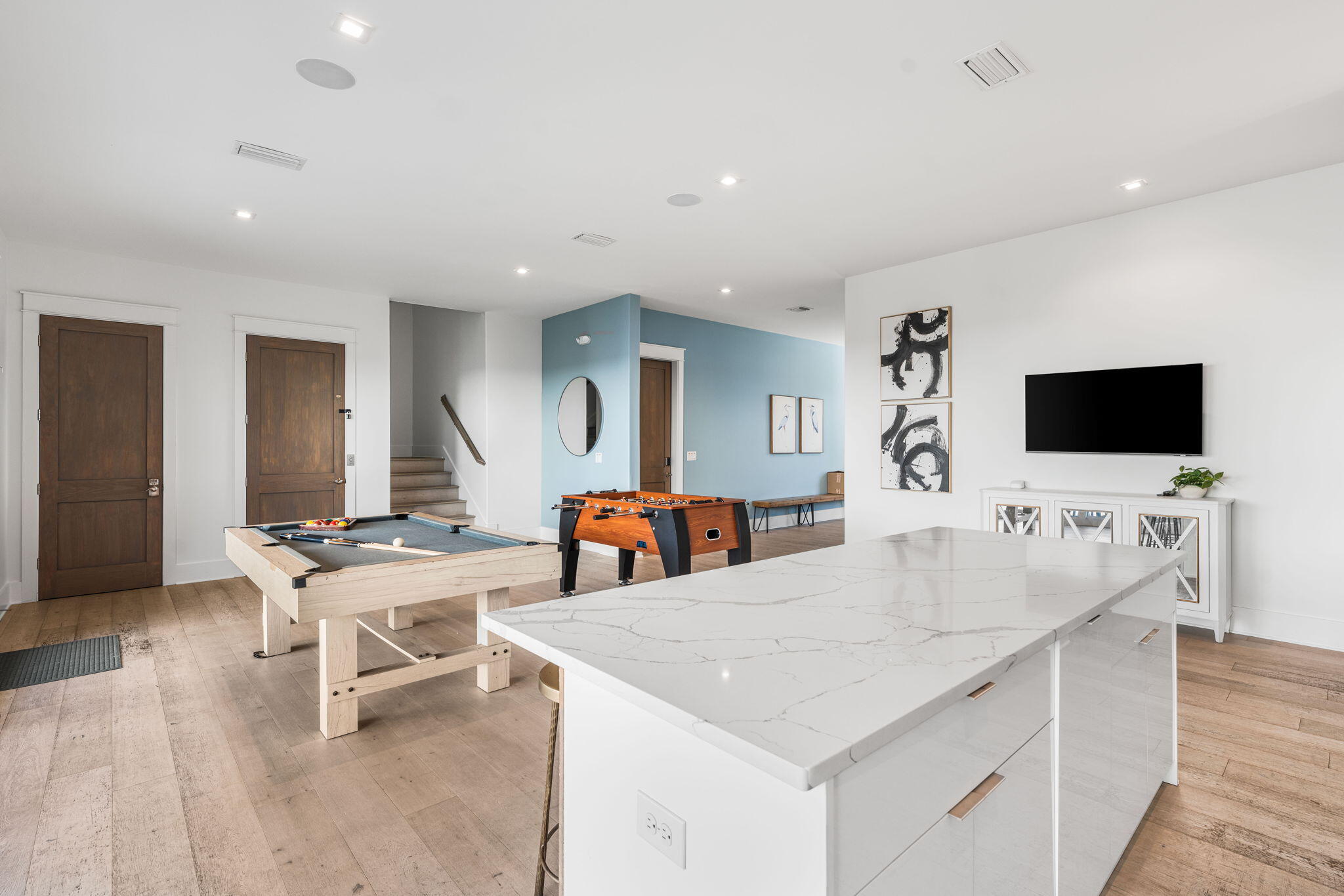 1683 South Co Highway 393 Santa Rosa Beach, FL 32459 - Photo 10 of 72 a room with furniture and flat screen tv