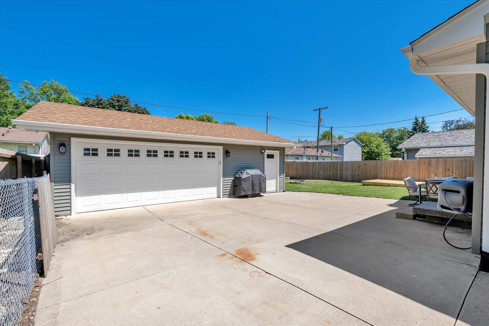 425 North 6th Street Eldridge, IA 52748 - Photo 4 of 42