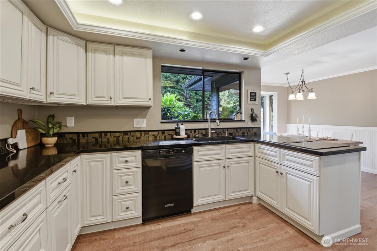 14404 143rd Place Southeast Renton, WA 98059 - Photo 8 of 40