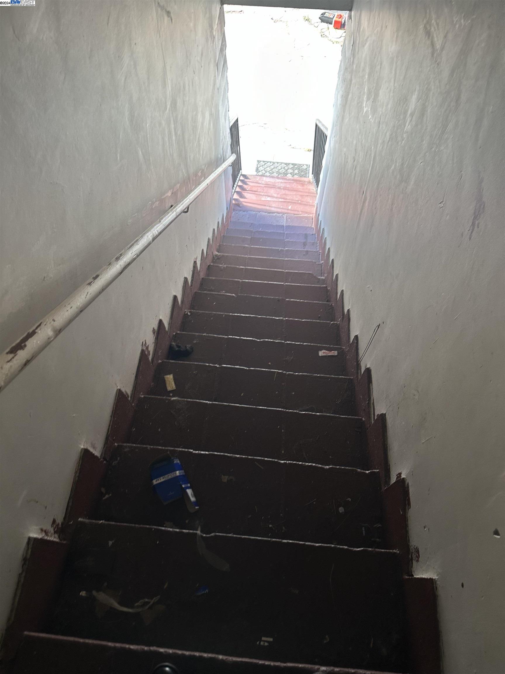 5659 Telegraph Avenue Oakland, CA 94609 - Photo 11 of 42 a view of entryway