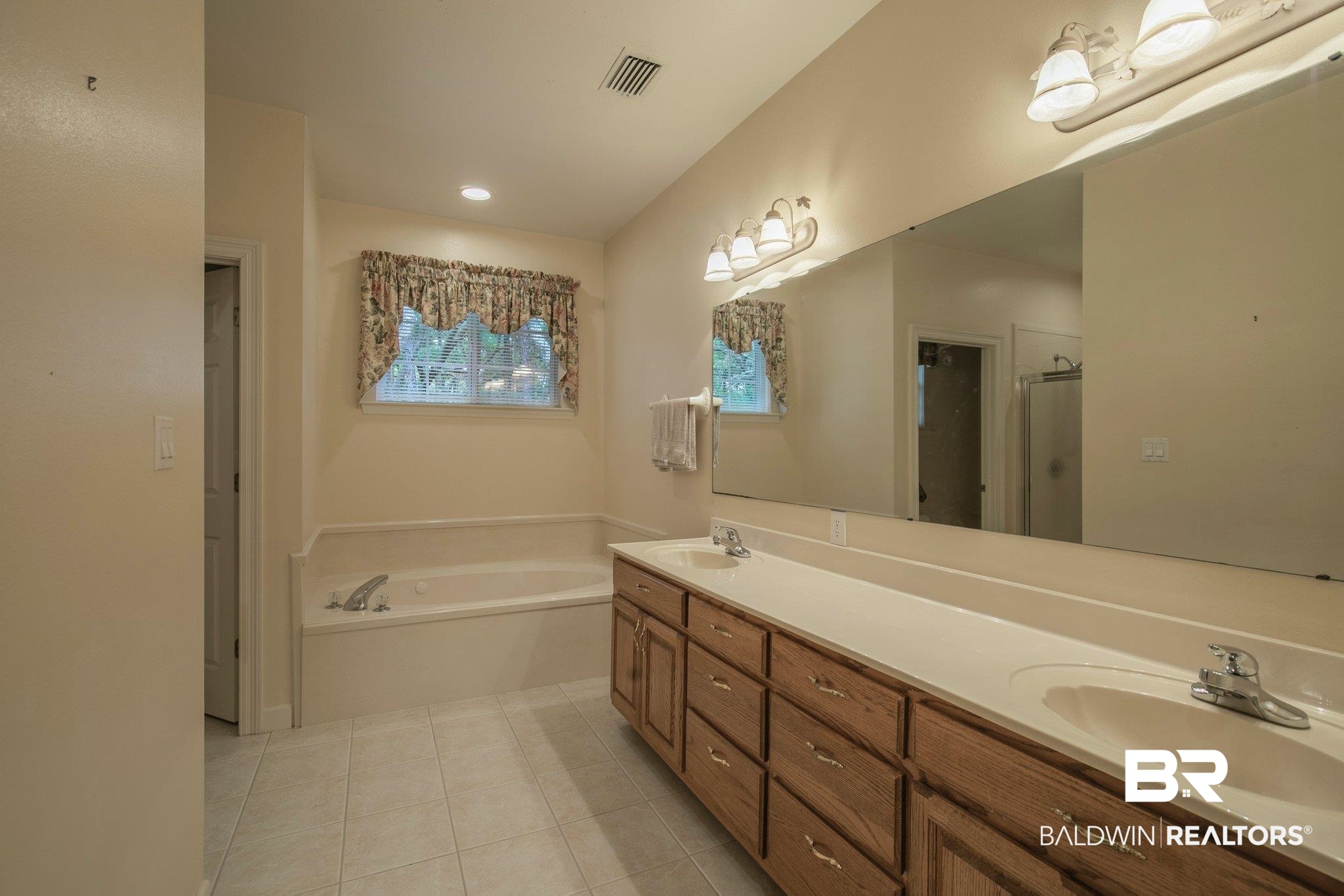 9404 Soldier Creek Road Lillian, AL 36549 - Photo 28 of 49 Primary Bathroom