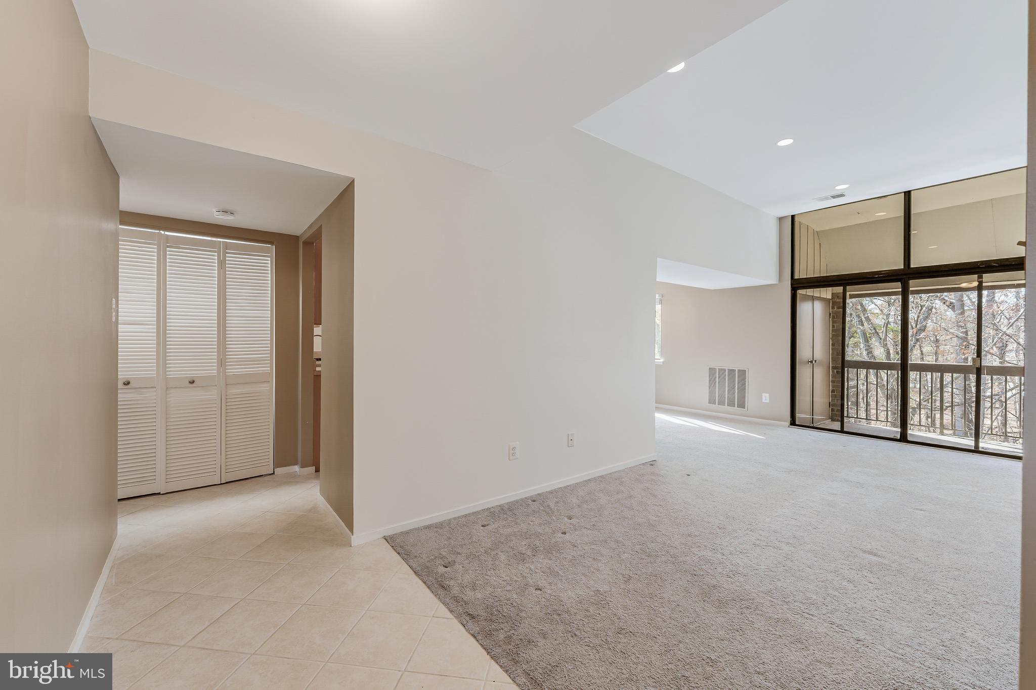 1623 Parkcrest Circle, Unit 9B/300 Reston, VA 20190 - Photo 4 of 32 a view of an empty room with a window