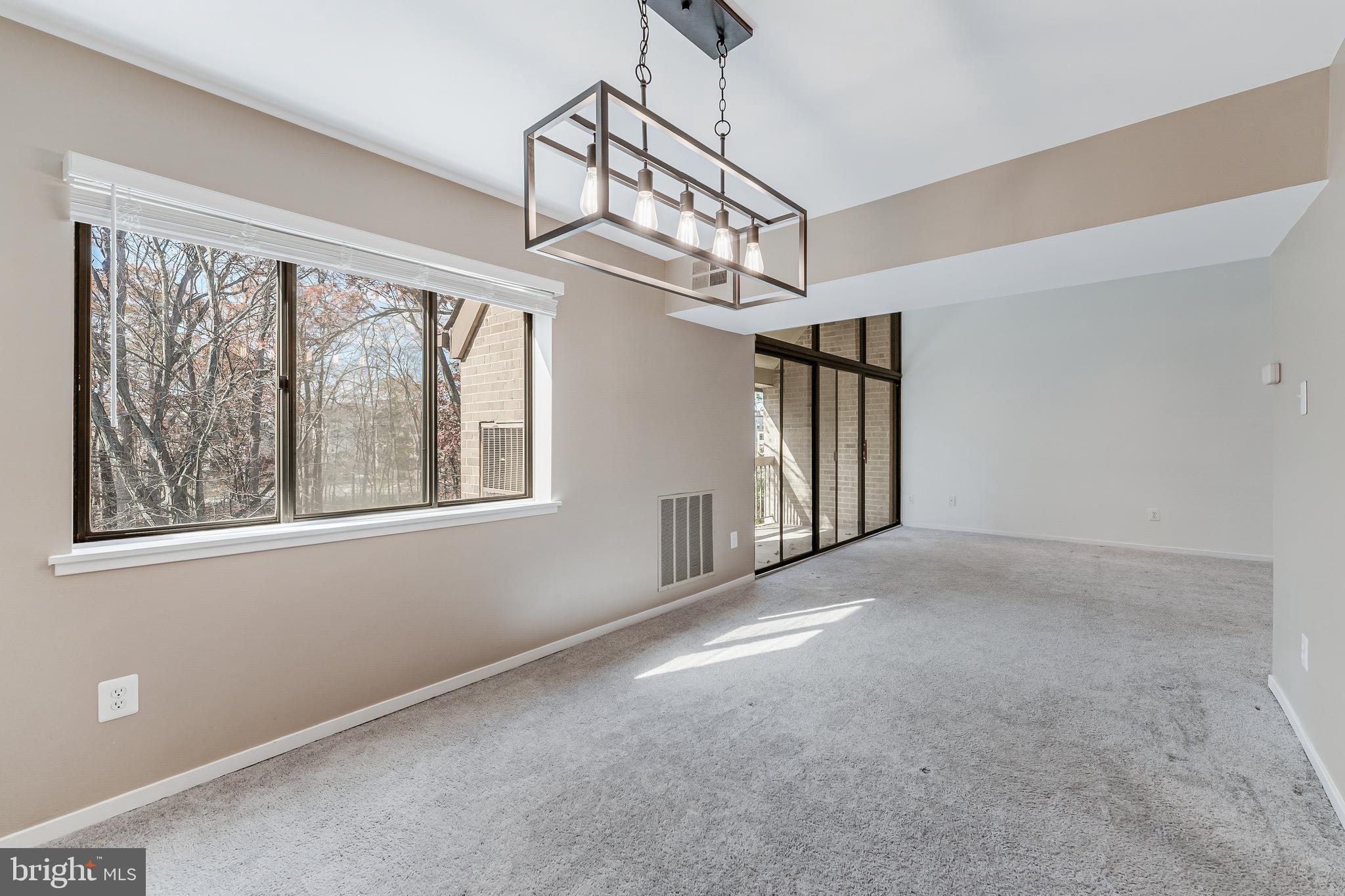 1623 Parkcrest Circle, Unit 9B/300 Reston, VA 20190 - Photo 10 of 32 a view of an empty room with a window