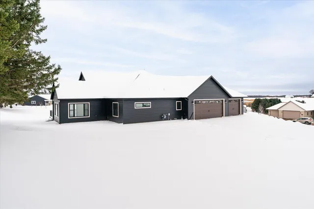 $793,000 | 1129 16th Fairway Drive, Viroqua, WI 54665