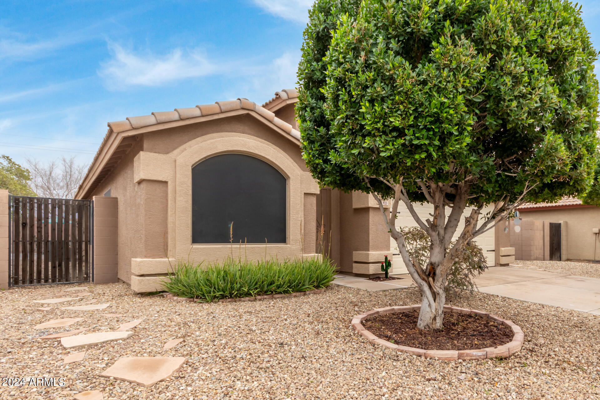 923 South Del Rancho Mesa, AZ 85208 - Photo 3 of 42 04 - Del Rancho