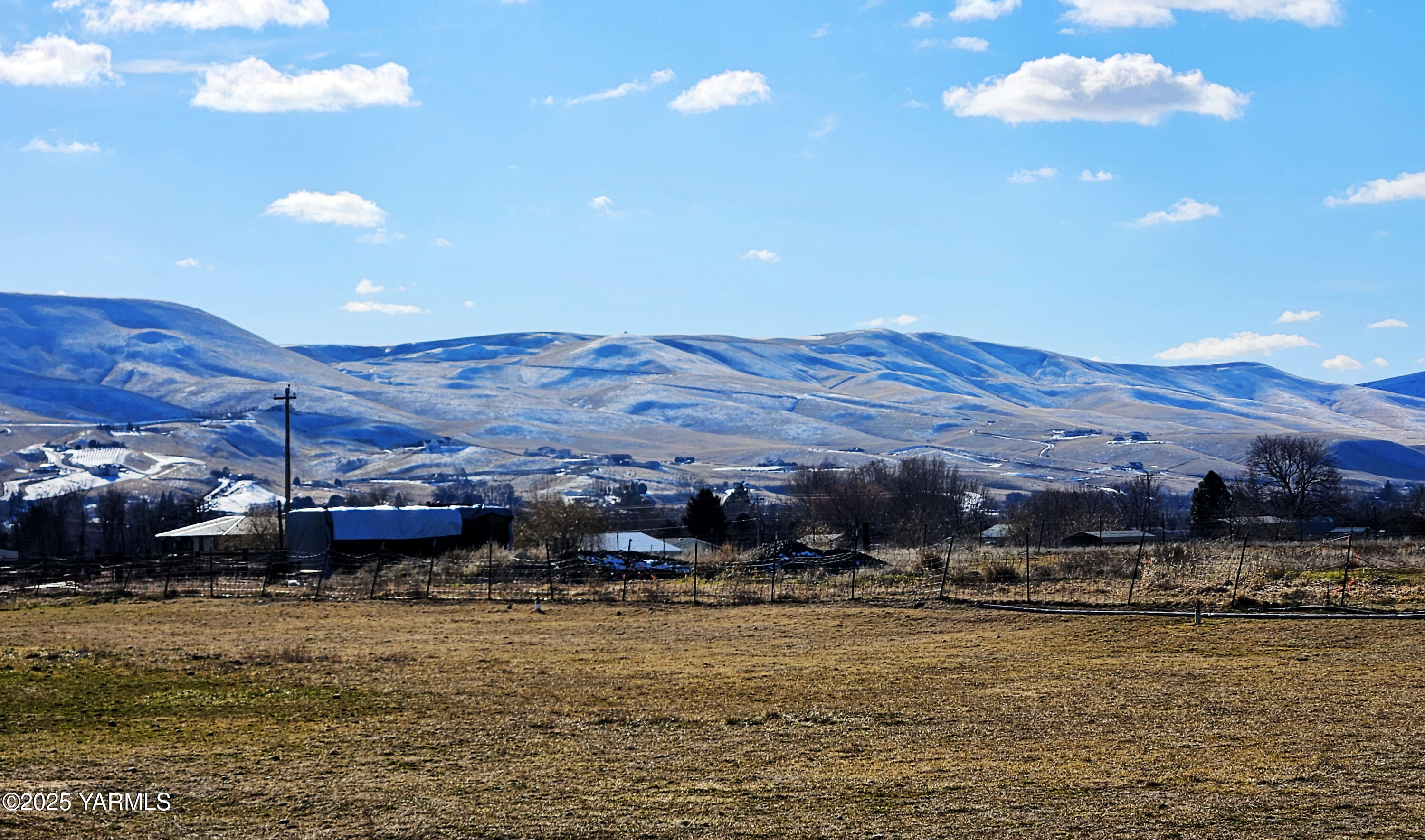 8100 South Webb Road, Unit 4 Prosser, WA 99350 - Photo 4 of 8 HHH 3